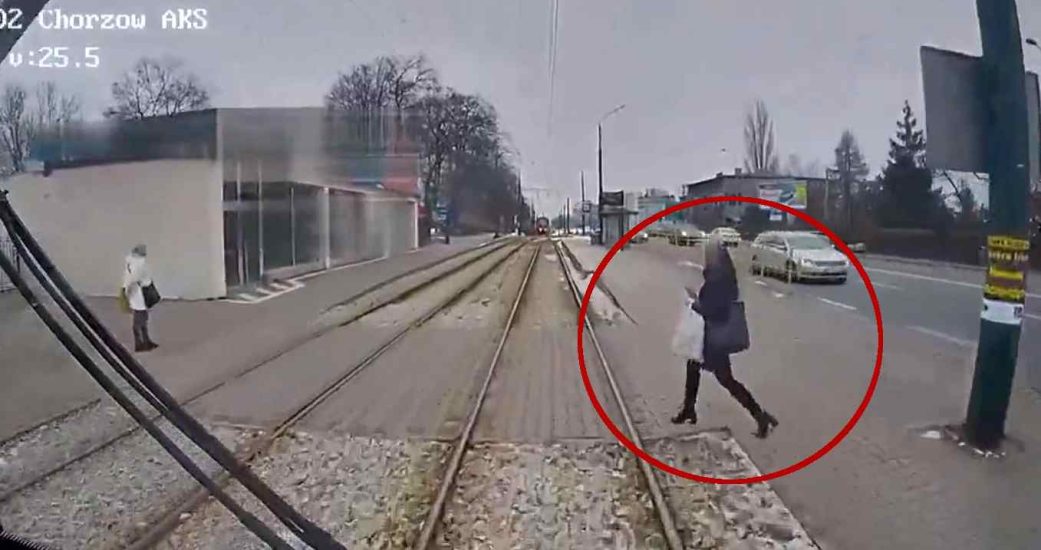 polskaracja.pl: Kobieta wtargnęła pod tramwaj