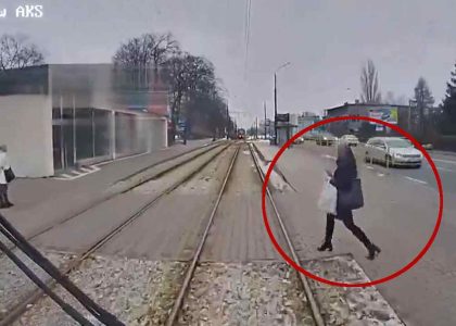 polskaracja.pl: Kobieta wtargnęła pod tramwaj