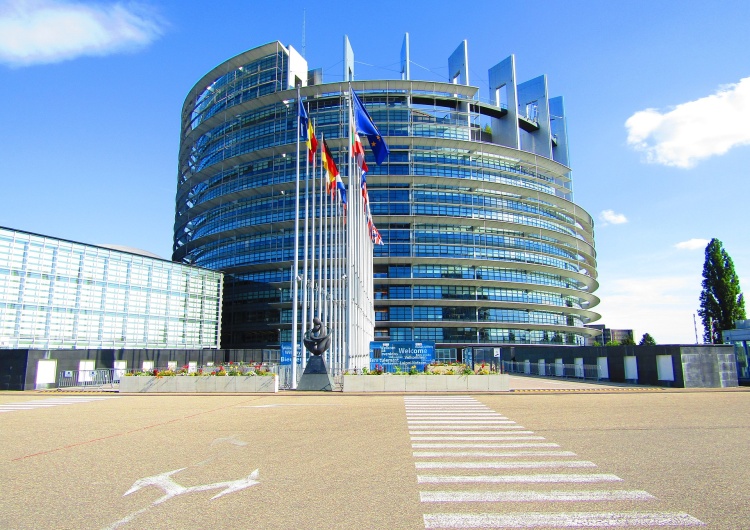 polskaracja.pl: Parlament Europejski zdecydował o uchyleniu mandatów dla dwóch europosłów