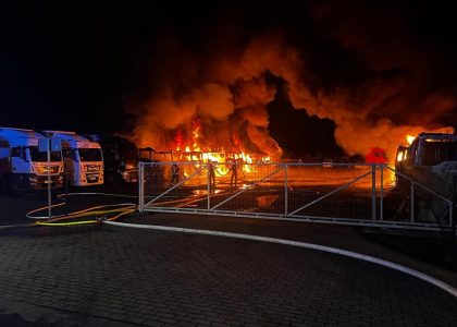 polskaracja.pl: Gigantyczny pożar, spłonęły ciężarówki