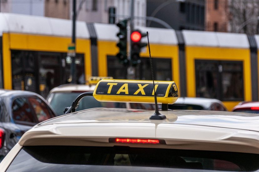 polskaracja.pl: Pomylił radiowóz z taksówką