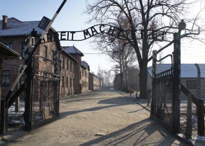 polskaracja.pl: Budka z lodami przy Auschwitz