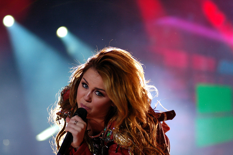 polskaracja.pl: Miley Cyrus odwołuje koncerty?